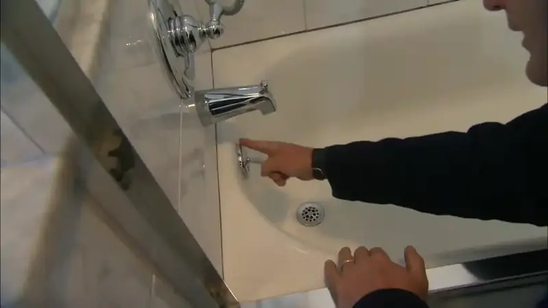 Bathtub drain and overflow leak detection in Beaverton Oregon bathroom